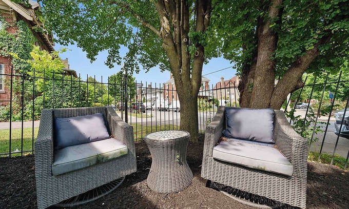Near East Columbus Apartment | Chic City Retreat 93A Sleeps 2