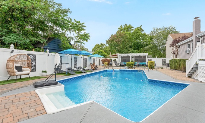 Neptune City House | Chic & Elegant Retreat With Pool And FREE Parking Sleeps 16 Guests
