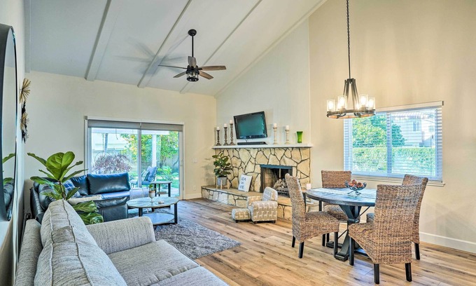 Fountain Valley House | Chic Fountain Valley Getaway Near Theme Parks