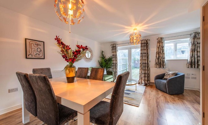 Gravesend House | Chic House With Parking And Private Garden