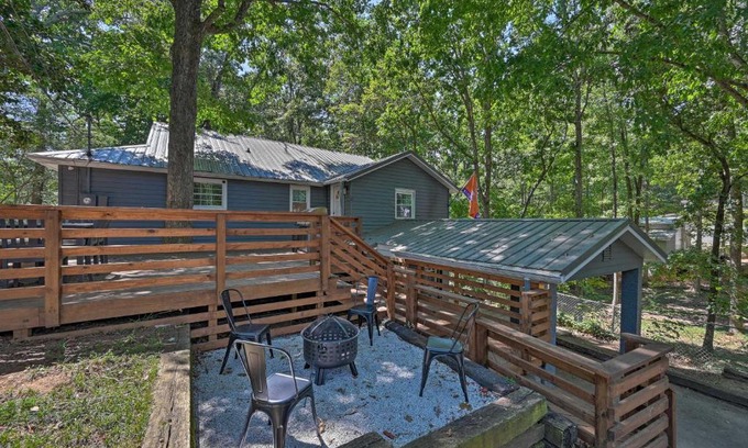Townville House | Chic House with Private Dock on Lake Hartwell!