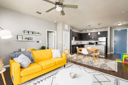 Terrell Heights Apartment | Chic King Bed Desk w/Pool