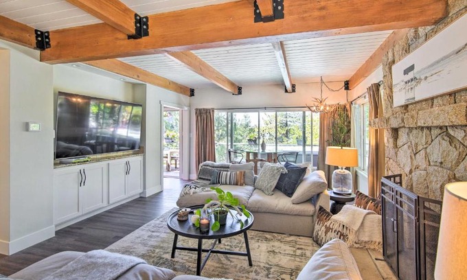 Cedar Glen House | Chic Lake House with Furnished Deck and Hot Tub!