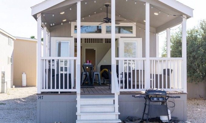 Ehrenberg House | Chic + Peaceful Tiny House on the Colorado River!