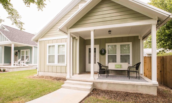Thomasville House | Chic Thomasville Home: Walk to Downtown!