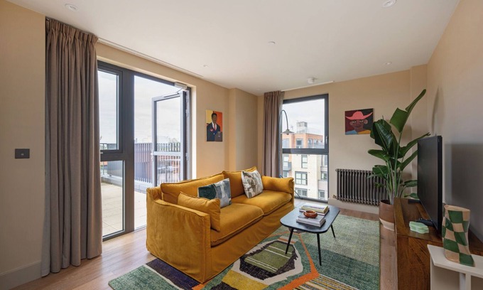 Tottenham Hale Apartment | Chic Urban Flat with Private Rooftop Access