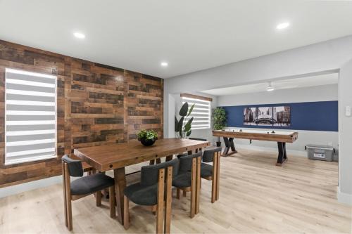 University Park House | Chicago Vibe Heated Pool 5BR 2BTH