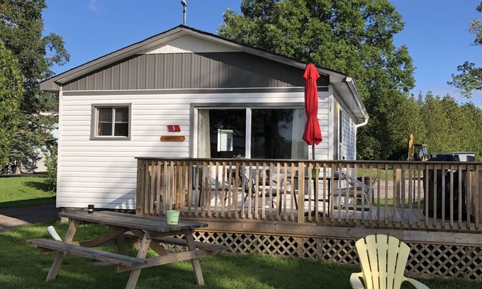 Lavigne Cottage | Chickadee #3 Graceland Cottages