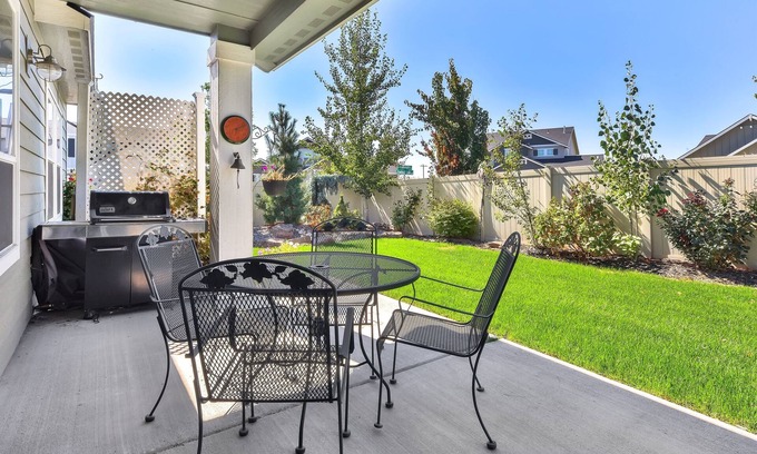 Star House | Chickadee Retreat- Single level near Downtown Star