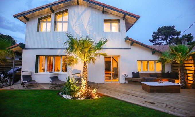 Capbreton Villa | π¨βπ©βπ§βπ¦π¨βπ¨βπ§βπ¦ Children's paradise! Luxury Garden Villa, Walk to Beach!