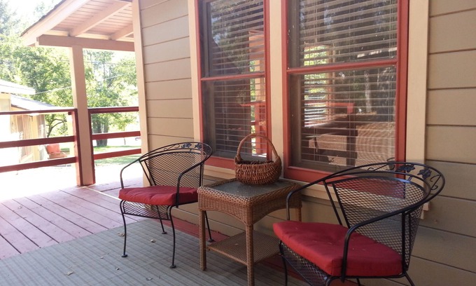 Willow Creek Cottage | China Creek Cottages