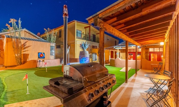 Tombstone House | China Mary Inn: "Doc Holliday Suite" Charming 2-bedroom in heart of Tombstone