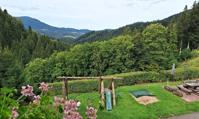 Oppenau Apartment | Christianshof - 'Apartment' with Mountain View, Shared Garden and Wi-Fi