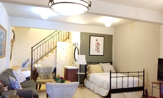 Huacatay Villa | Christys Villa #3 Studio unit with Huge Balcony