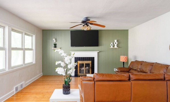 Bridgeport House | Churchill Charm| Firepit | Central | 3BR 1BA