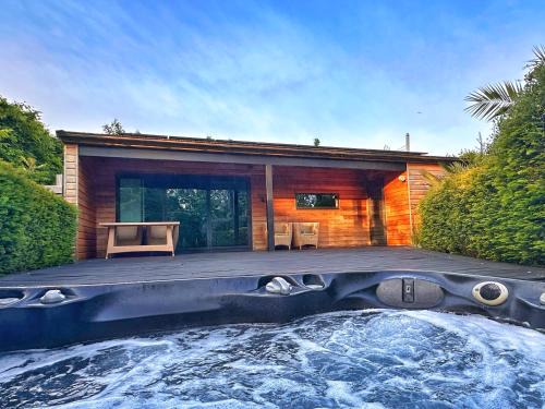 St. Agnes House | Chy Mena. South facing lodge with hot tub & views.