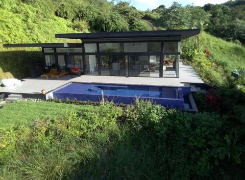 Savegre House | Cielo Rojo