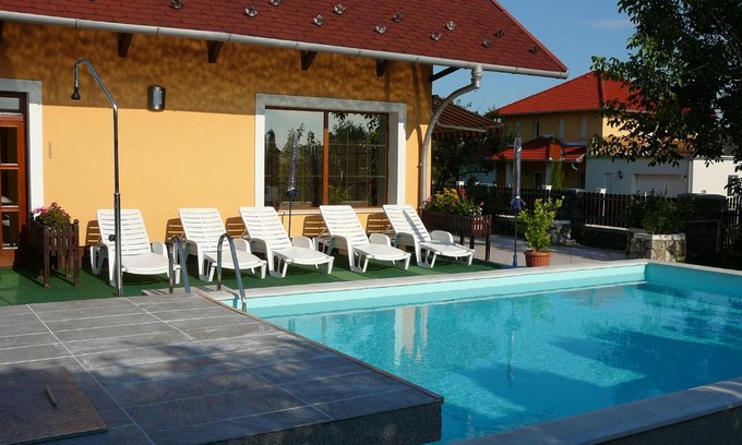 Gyenesdias Apartment | Ciklámen apartman