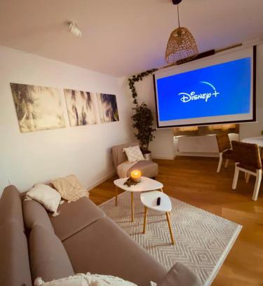 Magdeburg Apartment | Cinema Apartment Magdeburg - Balkon & Beamer