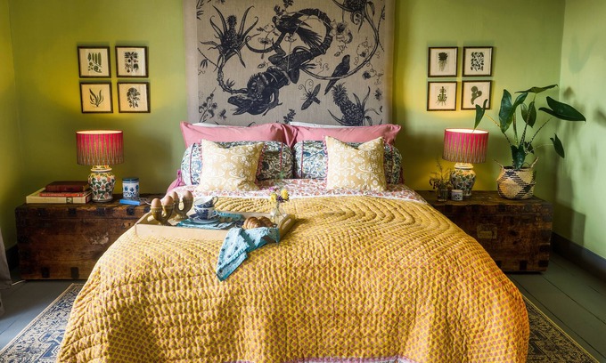 Cross House | Cinema, library, and beautifully decorated GII listed house in medieval village