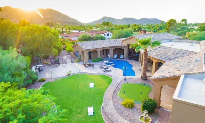 Paradise Valley House | Cinematic views at a grand property ideal for entertaining family and friends