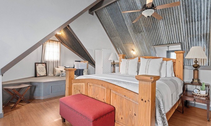 Fredericksburg House | Circle D Guest House | Pet Friendly Country Escape