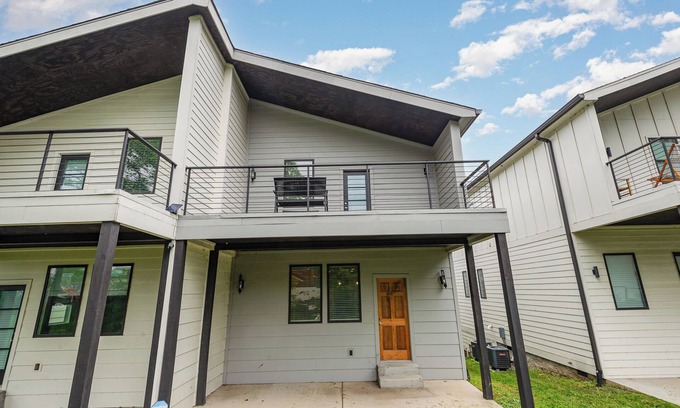 Talbot's Corner Cottage | Citrine-private Patio & Balcony-near Germantown