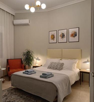 Larissa Apartment | City Central Apartment with Parking