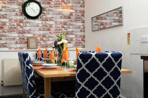 Canterbury House | City Centre Basecamp - Great for Sightseeing!