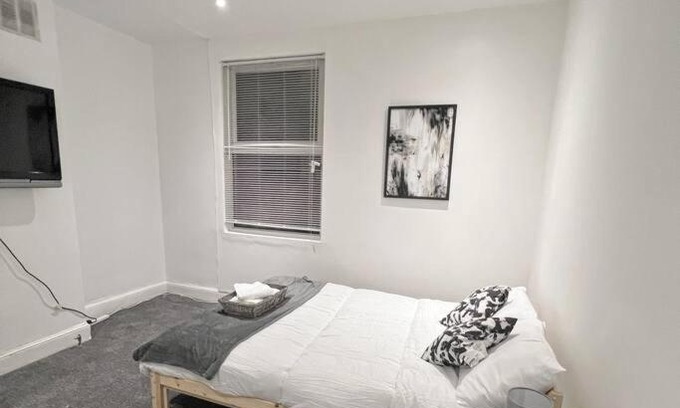 Forest Fields Apartment | City centre terrace town house