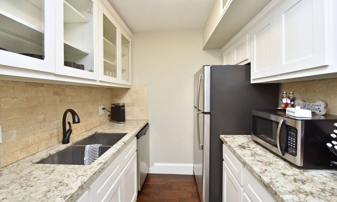 Garden Oaks Condo | CITY CONDO