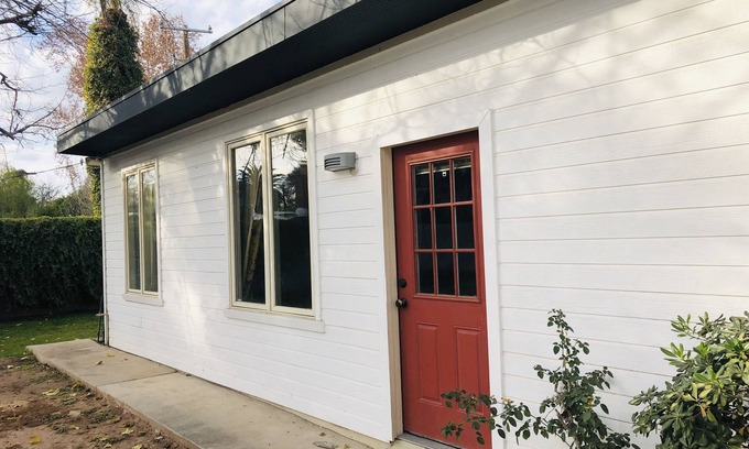 Alhambra House | City Farm Cottage