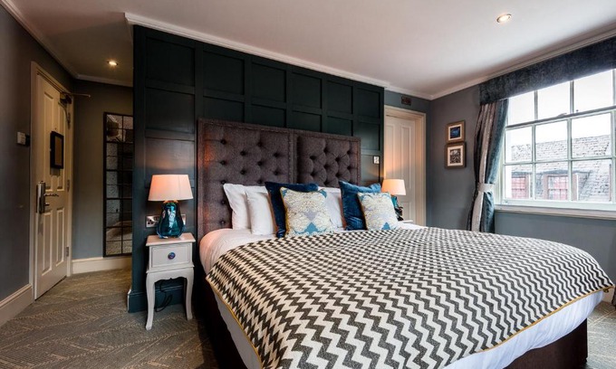 Exeter Hotel | City Gate