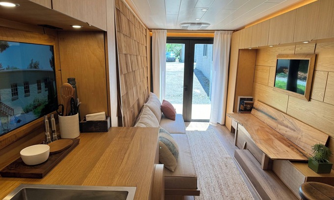 Bausman House | "City Hideaway: Off-Grid Luxe"