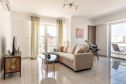 Keratsini-Drapetsona Apartment | City-View Apartment by Piraeus Port - DRF2