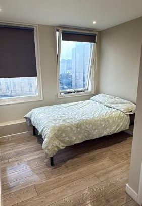 Bradford Apartment | City Views Top Floor - Bradford City Center