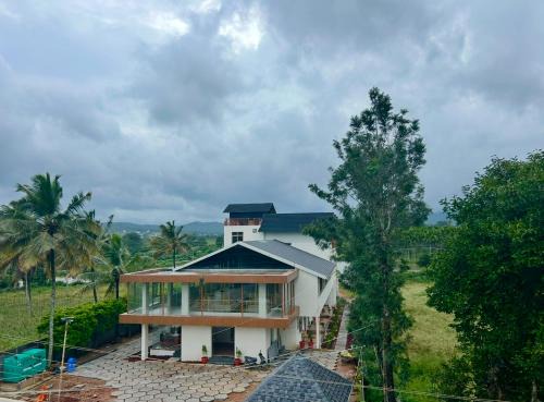 Chikkamagaluru House | CKM- Lake View Mountain View and Pool