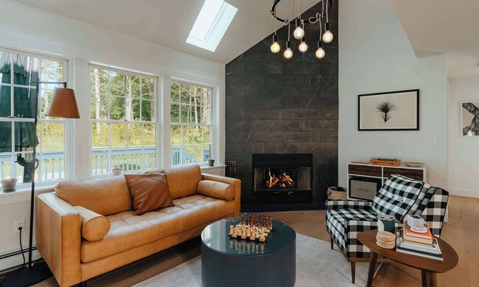 Livingston Manor House | Clancy House - Cedar Hot Tub, Sleeps 10