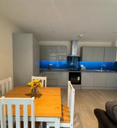 Stratford Apartment | Claret and Blue Inn