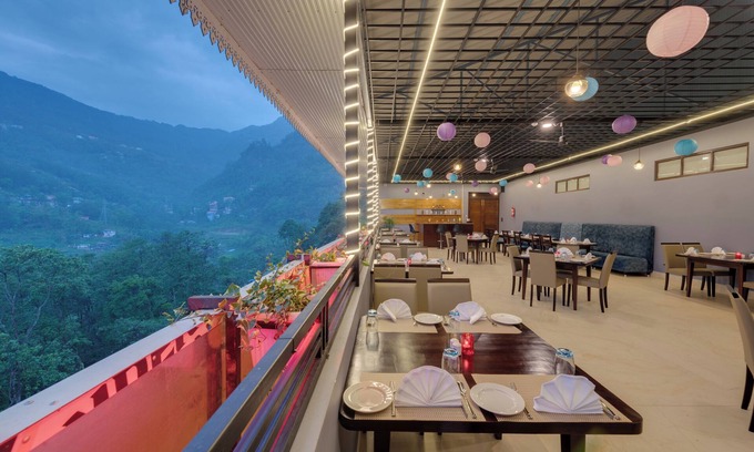 Gangtok Hotel | Clarion Hotel De Renees Gangtok (5km from MG Marg)