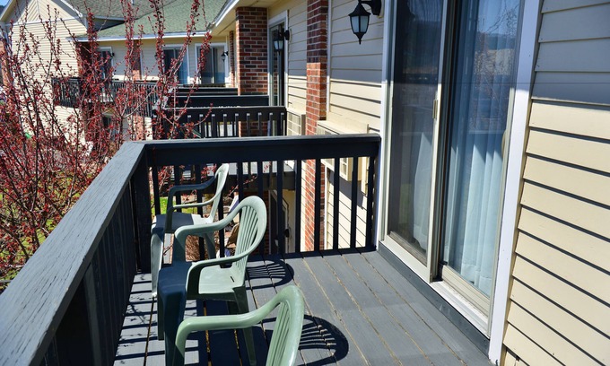 Lake George Hotel | Clarion Inn & Suites at the Outlets of Lake George