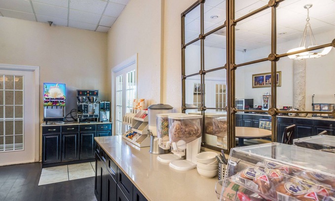 Clearwater Hotel | Clarion Inn & Suites Central Clearwater Beach