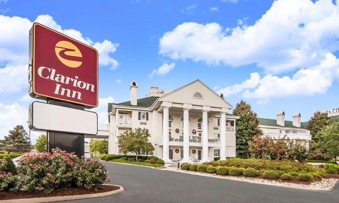 Sevierville Hotel | Clarion Inn Willow River