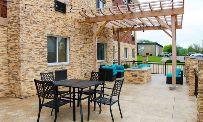 Bettendorf Hotel | Clarion Pointe Bettendorf - Quad Cities