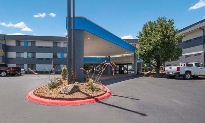 Wheatland Hotel | Clarion Pointe OKC Airport
