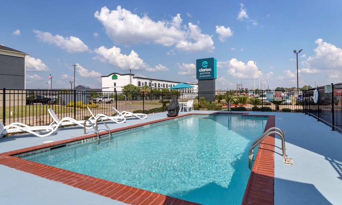 Sulphur Hotel | Clarion Pointe Sulphur - Lake Charles