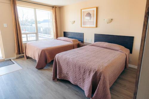Clarkson Hotel | Clarkson Village Motel, 1815 Lakeshore Rd West Mississauga