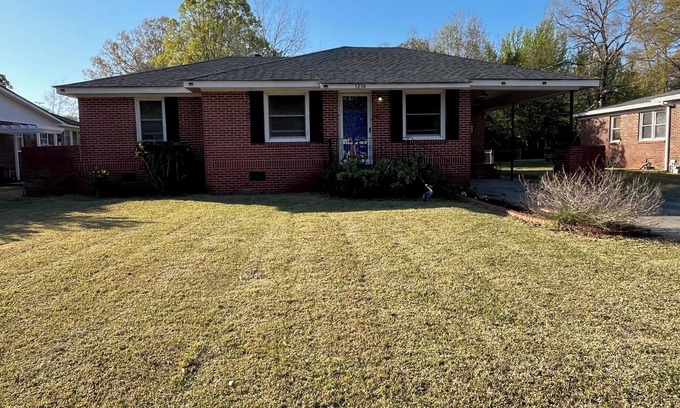 Hanahan House | Classic 3-bedroom 2-full bath Bungalow in Old Hanahan with Sunroom and Yard