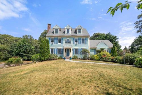 South Harwich House | Classic Cape Walk to Red River Beach