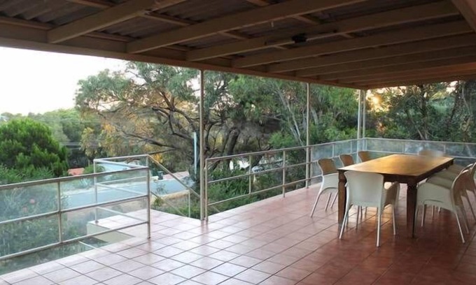 Guilderton House | Classic Coastal Getaway - Moore River/ Guilderton